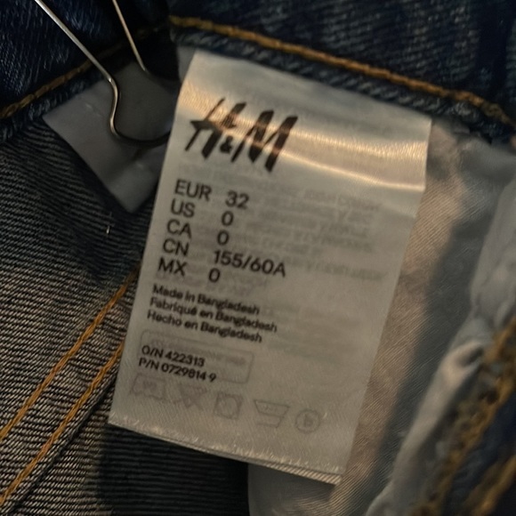 H&M Shorts with Lacing on Side- Size 0 - Picture 2 of 3